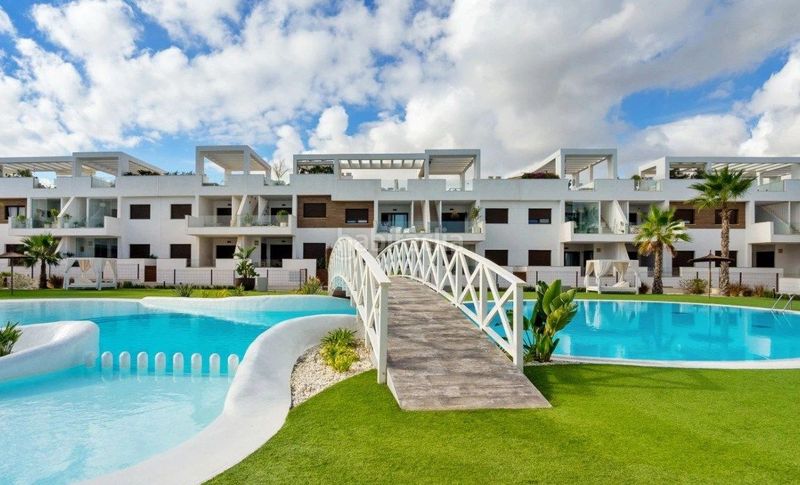 Foto 2406723d-931f-4a72-8e6a-650e9452b1de. Chalet con parcheggio piscina in Los Balcones-Los Altos Torrevieja