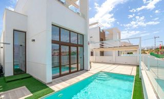 Chalet in Los Balcones-Los Altos. Impresionante villa con piscina!
