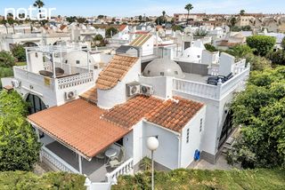 Casa adossada  N/a. Encantadora casa adosada en una zona muy solicitada!