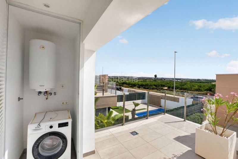 Foto 9ee98c8e-1523-4233-9bf2-5d93e9c7c1bc. Chalet mit parking pool in El Raso Guardamar del Segura