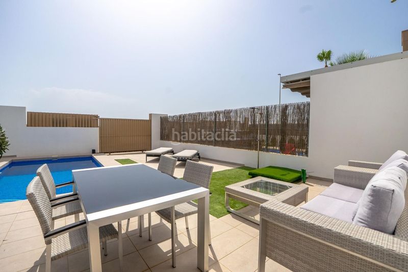Foto b8c1c3af-1f47-4cb8-b68a-4c456a3eced3. Chalet mit parking pool in El Raso Guardamar del Segura