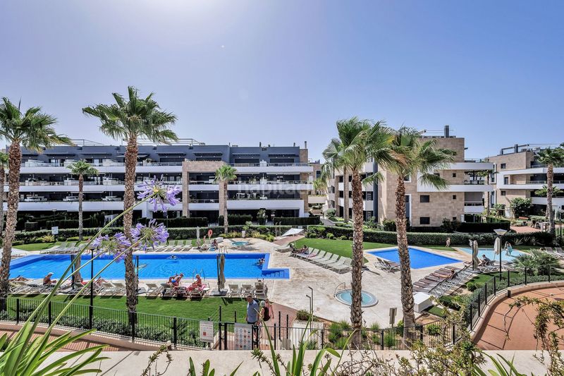 Foto 357da71a-9e8a-4e1f-b8de-8c2d1cdbcbed. Apartament amb aparcament piscina a Playa Flamenca Orihuela
