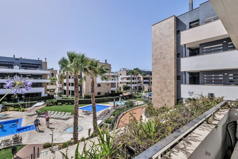 Foto 609bf607-d8bd-43a4-a2bf-2d18556e1b0d. Apartament amb aparcament piscina a Playa Flamenca Orihuela