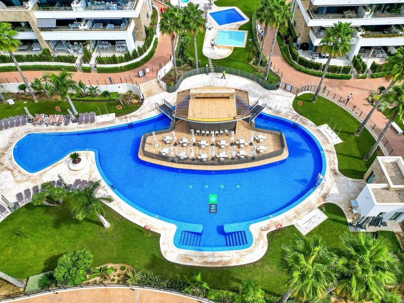 Foto 702201c3-923c-4d27-9fcb-45919207d26b. Apartament amb aparcament piscina a Playa Flamenca Orihuela