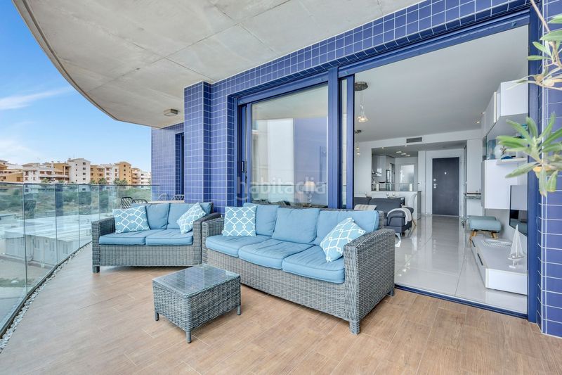 Foto a669d9ad-e70c-468d-9bb8-b88c4f81dcf6. Apartament amb aparcament piscina a Punta Prima Torrevieja