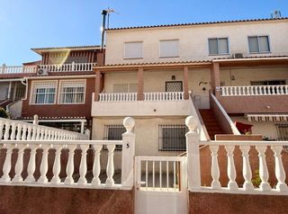 Casa adossada a Zona Carrefour - Urbanizaciones