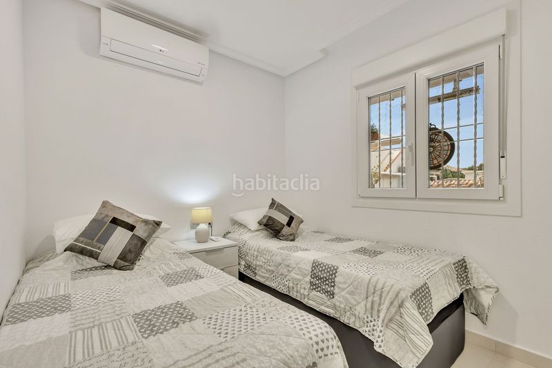 Foto f16456b2-0a51-4eda-81bd-946617027e7f. Apartament amb piscina a Lomas de Cabo Roig - Los Dolses Orihuela