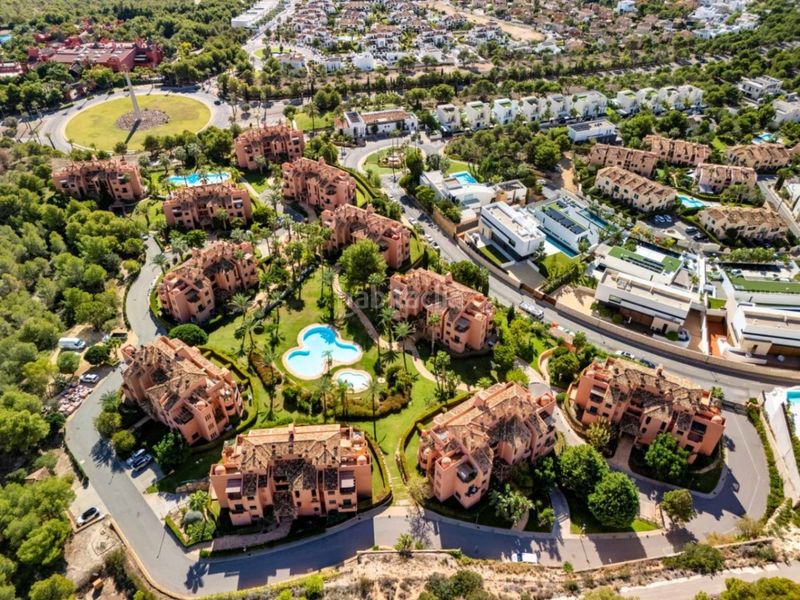 Foto a6d91569-256e-4b9e-b2f1-5db6807d945a. Apartament amb piscina a Golf Bahía Finestrat