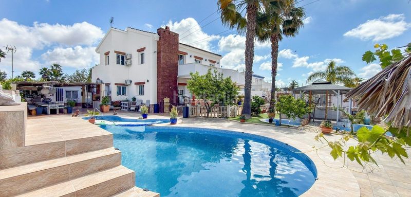 Foto e5db3dce-8f95-42fa-bbaa-7f8a4f0c5ee8. Xalet amb aparcament piscina a Centro de la Ciudad Quesada Rojales