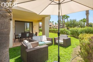 Apartament  N/a. Exclusivo apartamento en esquina, en primera línea de golf!