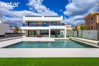Chalet  N/a. Villa exclusiva en la codiciada zona de aguas nuevas con arquite