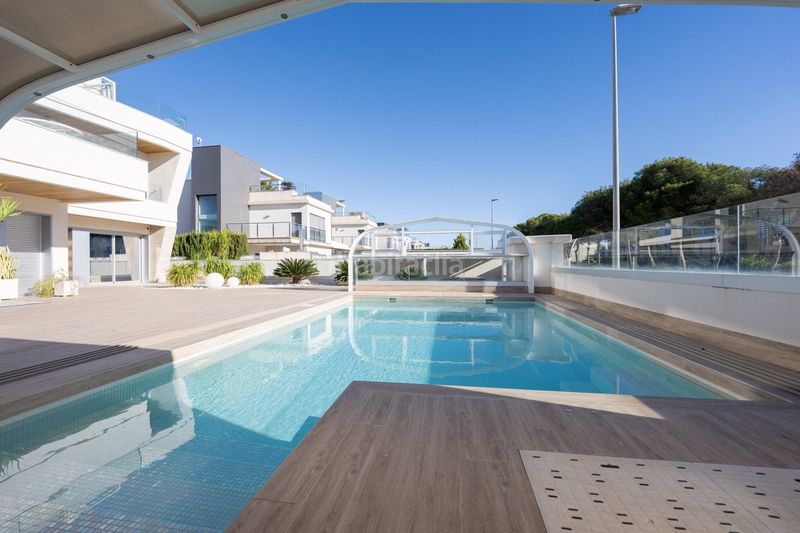 Foto d649ebaa-34be-48c7-95a6-a62c04516273. Xalet amb aparcament piscina a Campoamor Orihuela