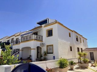 Ático  N/a. Encantador apartamento con una amplia terraza en la azotea!