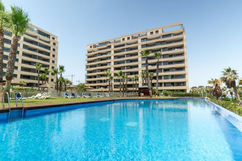 Foto 1520fed2-94f2-4f14-b63d-cecdf605ba7b. Apartament amb aparcament piscina a Punta Prima Torrevieja