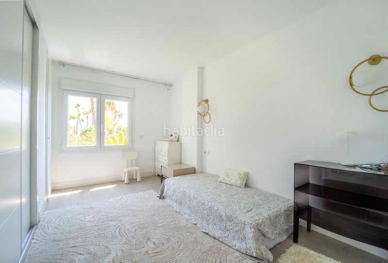 Foto e41ef8e3-2194-40f3-b0f2-a627552c8850. Apartament amb aparcament piscina a Punta Prima Torrevieja