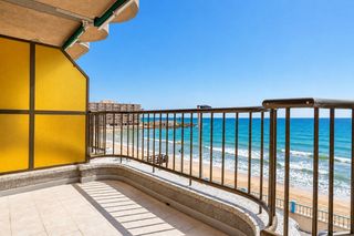 Apartamento  N/a. Amplio apartamento con impresionantes vistas al mar!
