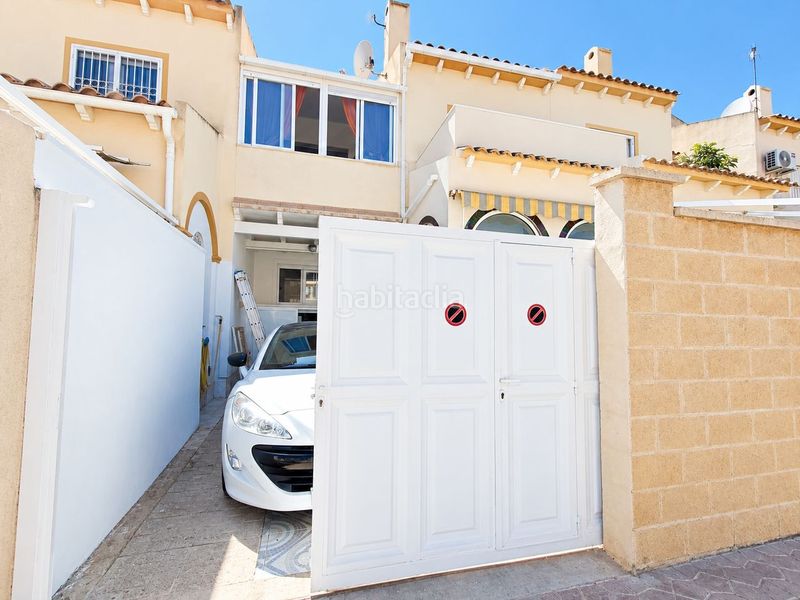 Foto f08787dd-abf7-4025-9d30-9eb744c67b50. Casa adossada amb aparcament piscina a Playa Flamenca Orihuela