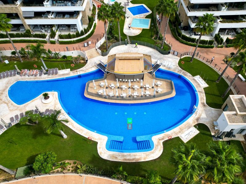 Foto 41462065-6b07-4a57-9c4d-bd1dbed62726. Apartament amb aparcament piscina a Playa Flamenca Orihuela