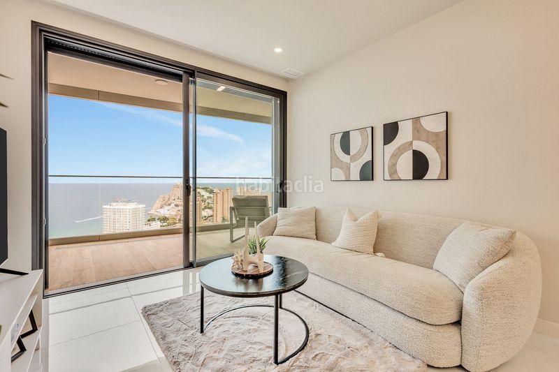 Foto 777c8aab-7ab3-40ee-8159-67efc9e5e893. Apartament amb aparcament piscina a Playa Poniente Benidorm