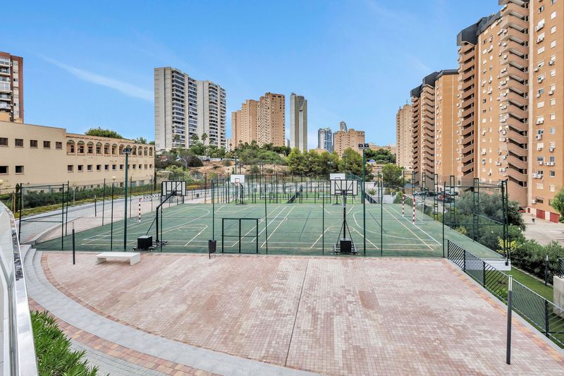 Foto 9441a7a4-e35d-4bf6-bcfb-ccdf3da9d541. Apartament amb aparcament piscina a Playa Poniente Benidorm
