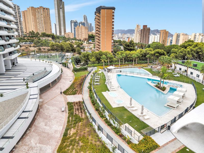 Foto a5814609-a81a-4eab-9c85-1aa3e7d79831. Apartament amb aparcament piscina a Playa Poniente Benidorm