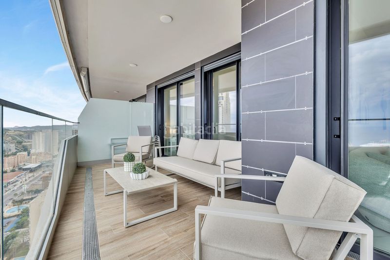 Foto ad953ee5-7d28-45e9-8c01-eed666f4997a. Apartament amb aparcament piscina a Playa Poniente Benidorm