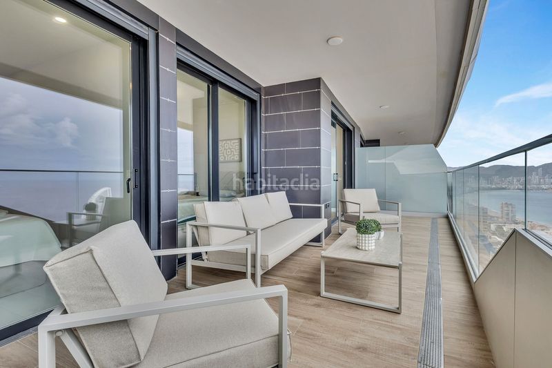 Foto b94405b3-2603-481e-a33c-7ebdc8261bbf. Apartament amb aparcament piscina a Playa Poniente Benidorm
