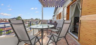 Apartament  Mil palmeras. Apartamento luminoso con una gran terraza cerca de la playa.