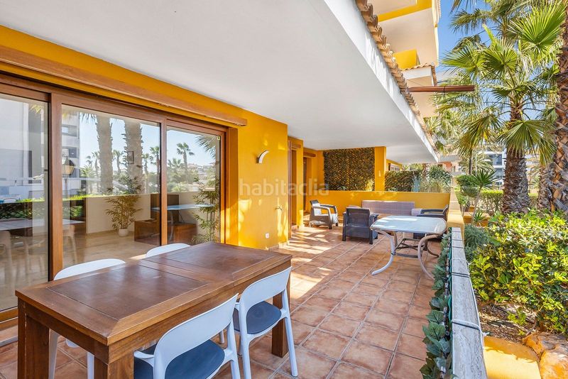 Foto 610f37f5-81ad-4b90-8fee-54bc7d5e111b. Apartament amb piscina a Punta Prima Torrevieja