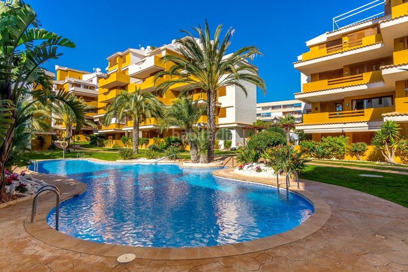 Foto d25aa2ec-aafc-4039-9792-15a5fae90d0a. Apartament amb piscina a Punta Prima Torrevieja