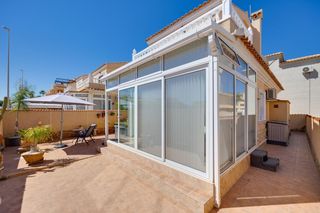 Xalet a Lomas de Campoamor - Las Ramblas. Fantástica villa con un gran jardín!