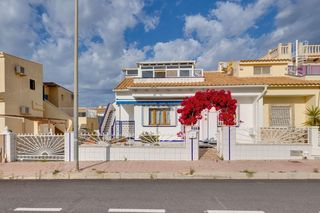 Casa adossada a Playa Flamenca. Encantadora casa adosada en una zona muy solicitada!