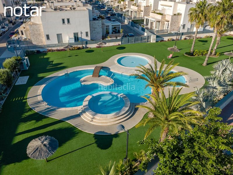 Foto e66638cd-b851-426d-be38-18467353cfd2. Casa adossada amb piscina a Parque Acuático - Sector 25 Torrevieja
