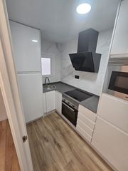 Appartement à Marianao. Piso de 3 habitaciones totalmente reformado, muy luminoso y con