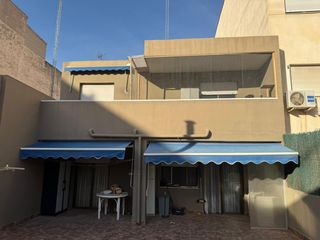 Edificio en Carolinas Bajas
