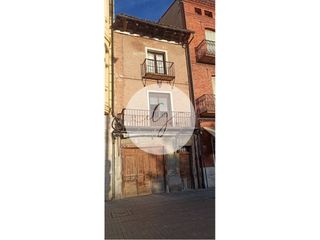 House  Plaza mayor de la hispanidad. Casa señorial para construir tu vivienda o para hacer apartament