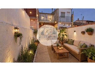 Casa in Calle arrabal 19. Gran oportunidad de compra de vivienda con patio en nava del rey