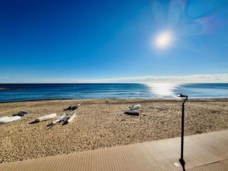 Apartament a Avenida sal. Espectacular apartamento en primera línea de playa con garaje y