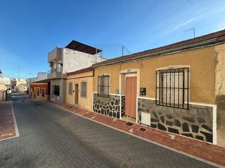 Haus  Calle cecilio araez 41. Oportunidad de casa familiar en el centro de rojales, alicante,