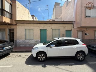 Casa a Calle rosario 22. Casa planta baja con solárium y vistas al castillo en el centro
