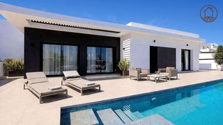 Xalet  Avenida avenida recorral 25. Villa de lujo llave en mano con 4 dormitorios, piscina privada y
