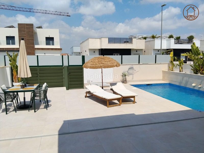 Foto 6c69594d-027e-42bb-bd7b-da3236a136c4. Chalet in calle calle manuel de falla 48 in Daya Nueva