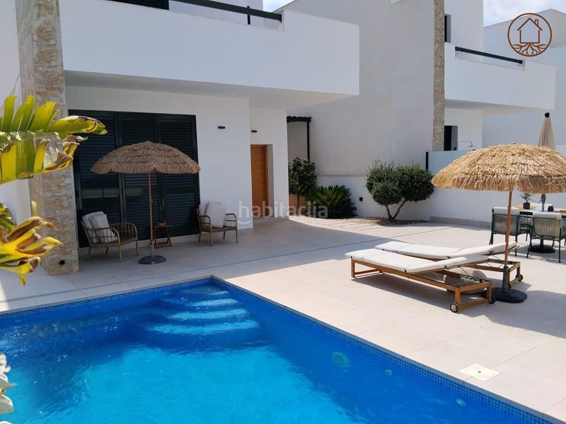 Foto ea410bbc-2a5a-420e-b333-243275c8ffa9. Chalet in calle calle manuel de falla 48 in Daya Nueva