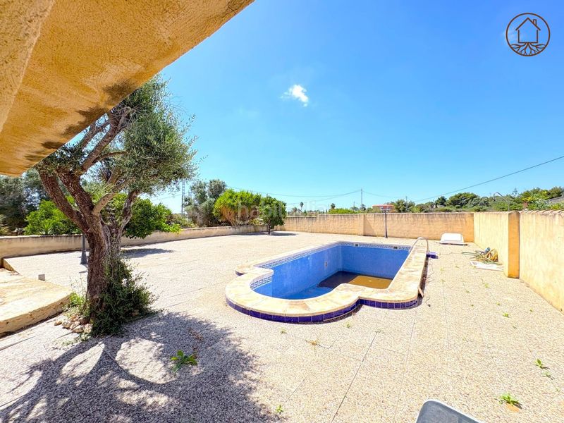 Foto d51c2d2f-e6b3-44db-baeb-8355ed16bf26. Chalet con parcheggio piscina in Almoradí