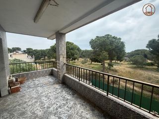 Pis a Calle costa bella la marina 34. Disfruta del sol y las vistas en un espectacular solárium privad