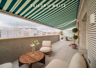 Penthouse in Trafalgar. Espectacular ático en venta en calle alburquerque