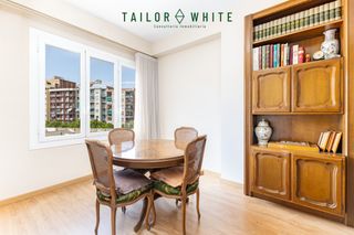Pis en Barri de les Corts. Precioso piso en venta en gran v�a carles iii