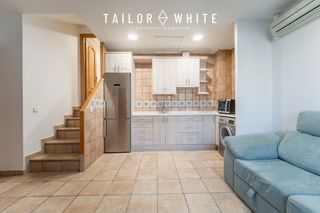 Dúplex  Calle de buenos aires. Tailor & white boutique inmobiliaria presenta esta vivienda refo