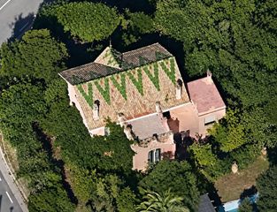 Casa a Ctra. de l'església, 30, barcelona, spain. Casa modernista catalogada en vallvidrera  barcelona