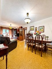 Etagenwohnung in Malilla. Piso en venta en malilla con garaje incluido | 123 m² | ascensor